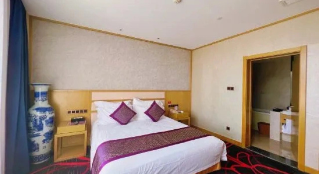 Четырёхместный люкс Standard Qingdao Sophia International Hotel