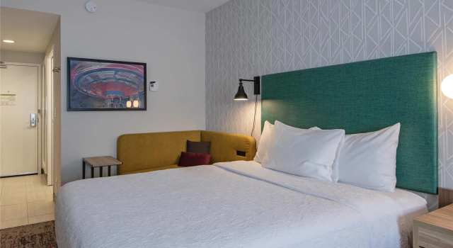 Студия Home2 Suites by Hilton West Edmonton