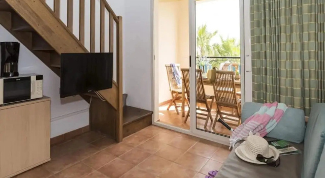 Coastal Apartment in Linguizzetta With Pool, Rezerwuj Apartament Hotele w Korsyka z parkingiem, Parking