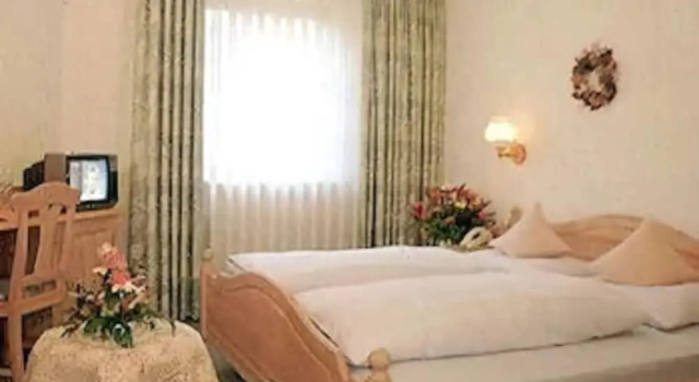Spundloch- das Hotel & Weinrestaurant, Prenota Hotel Veitshöchheim Distretto della Bassa Franconia