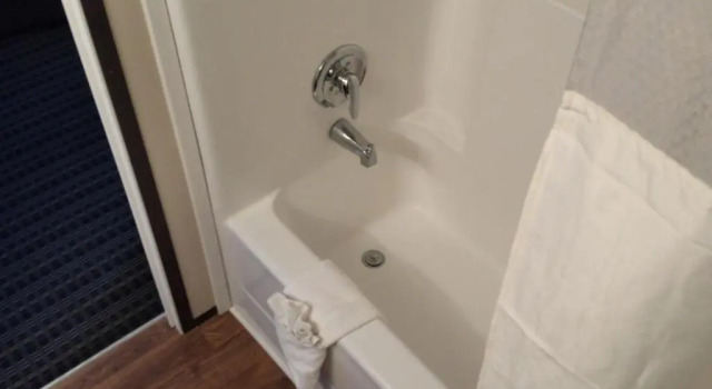Четырёхместный номер Standard Instalodge Hotel and Suites Karnes City