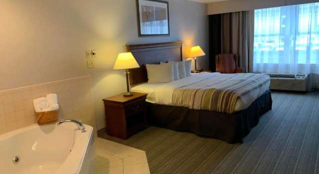 Люкс Country Inn & Suites by Radisson, Chambersburg, PA