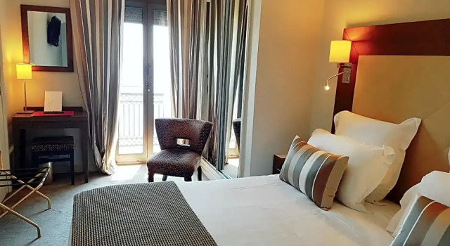 Двухместный номер Superior с балконом и с видом на море Westminster Hotel & Spa Nice