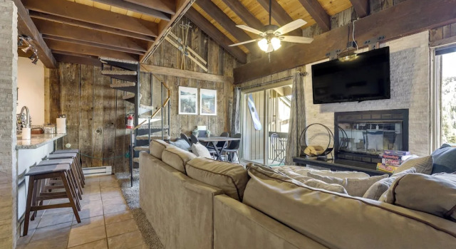 Townhome w/ Mtn View - Walk to Brian Head Lifts!, Rezerwuj Apartament Hotele w Iron County z parkingiem, Parking