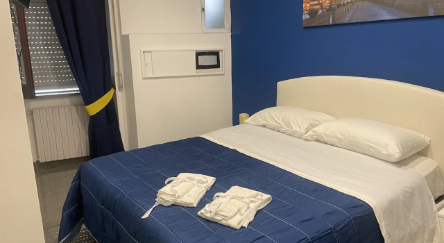 Apartment 200 m From Piazza del Plebiscito, Buchen Sie Ferienwohnung Plebiscito Neapel