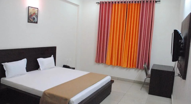 Saket Hotel