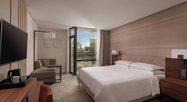 Двухместный номер Signature с балконом Lisbon Marriott Hotel