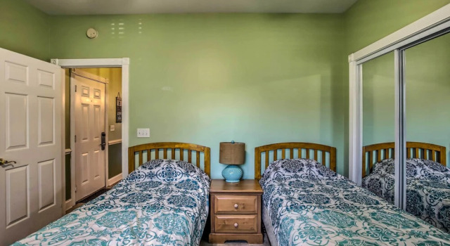 Family-friendly Myrtle Beach Condo Near Beach, Забронировать Апартаменты/квартира Отели Миртл-Бич с парковкой, рядом с PineHills Palmetto at Myrtlewood Golf Club, Парковка