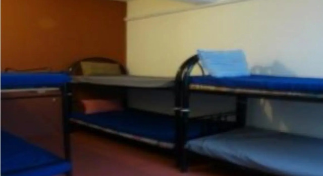 Postel ve společném pokoji pro muže B&B Inn - Hostel