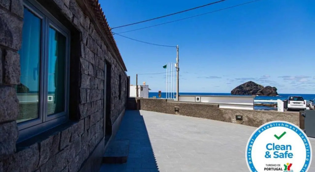Коттедж Mosteiros Beach House
