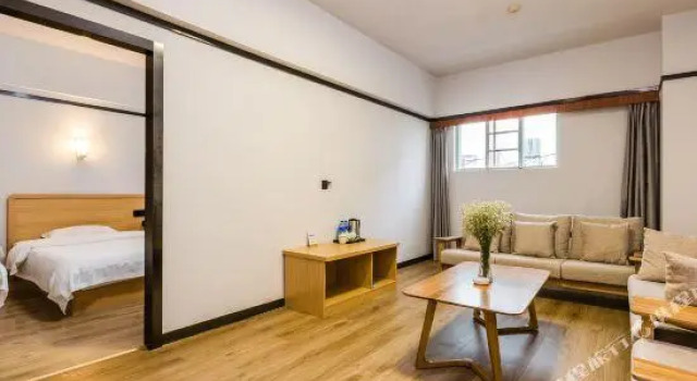 Kun Ming Rui Feng Hotel, Prenota Hotel Kunming Yunnan