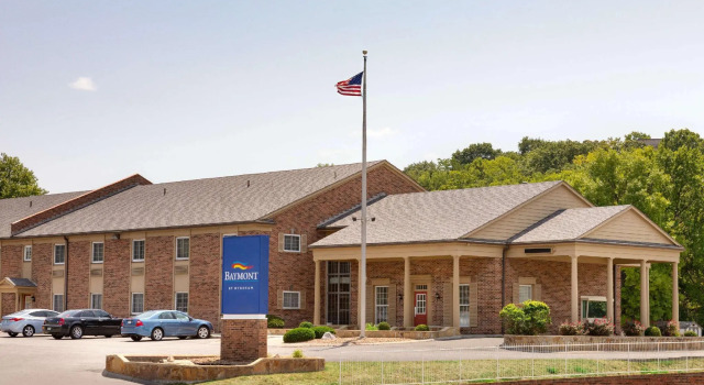 Четырёхместный номер Standard Baymont by Wyndham Kansas City KU Medical Center