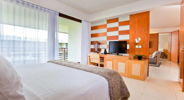 Люкс с 2 комнатами с балконом и с видом на бассейн THE HAVEN Bali Seminyak