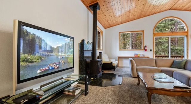 Truckee Pines Retreat Game Room & Forest Views