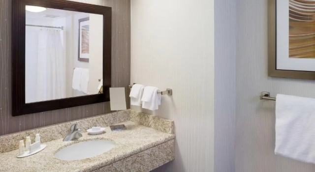 Двухместный номер Standard с видом на город Courtyard by Marriott Providence Downtown