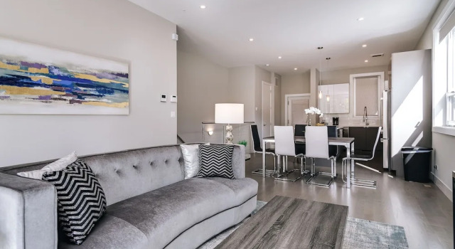 Апартаменты Luxury 811 N. Sedgwick