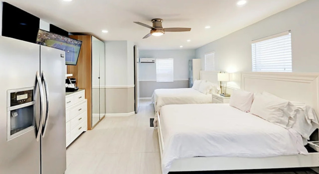 321 Hayes Street Cabin Unit 4 by RedAwning, Забронировать Апартаменты/квартира Апартаменты Голливуд-Бич, Апартаменты/квартира