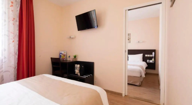 Четырёхместный номер Standard Logis Hôtel Restaurant de France