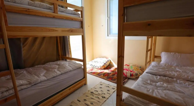 Кровать в общем номере Locals Taghazout surfcamp