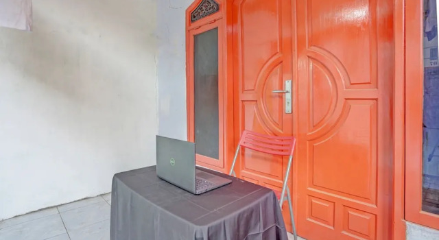 SPOT ON 92906 Surya Indah Homestay Syariah, Reserva ahora Hotel Mojokerto 