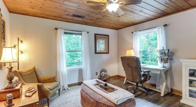 Ellijay Mtn Cabin w/ Hot Tub & Community Perks, Rezerwuj Dom wakacyjny Domki letniskowe w Ellijay, Domek