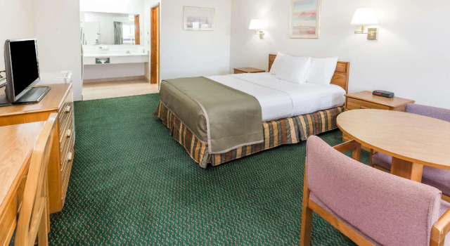 Двухместный номер Standard Howard Johnson by Wyndham Roseburg