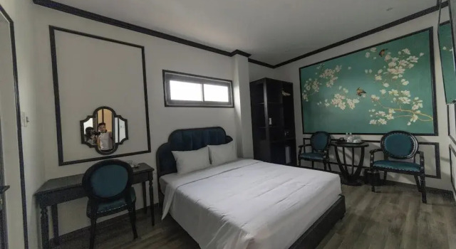 Azen Lakeside Hotel & Travel