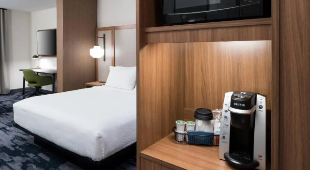 Люкс Отель Fairfield by Marriott Inn & Suites Savannah I-95 North