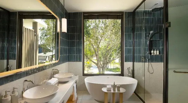 Двухместный люкс Deluxe Hilton Burau Bay Langkawi Resort