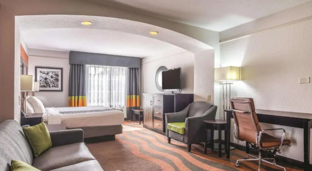 Апартаменты Deluxe La Quinta by Wyndham Prattville