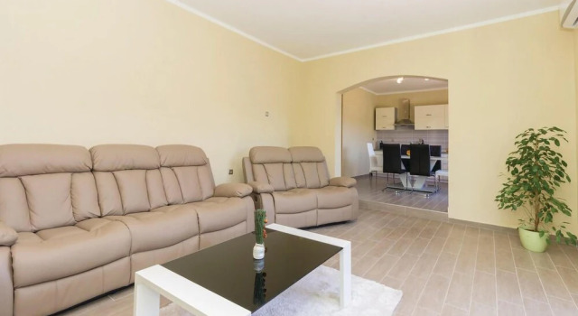 Nice Apartment in Zadar With 3 Bedrooms, Wifi and Outdoor Swimming Pool