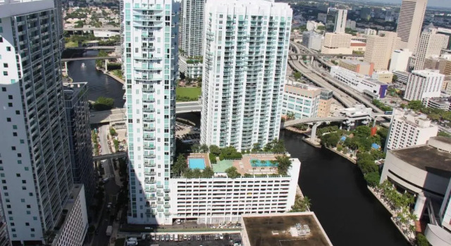 Апартаменты Luxury 45th Floor Suite at Icon
