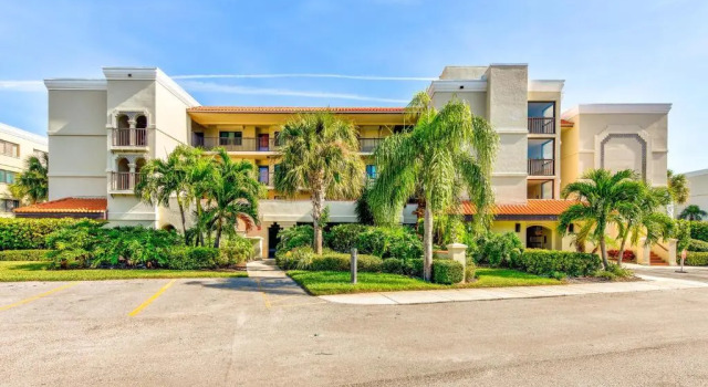 Land's End 1-304 Bay Front - Premier