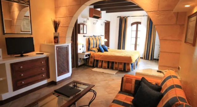Полулюкс Petit Hotel Restaurante Ses Rotges - Adults Only