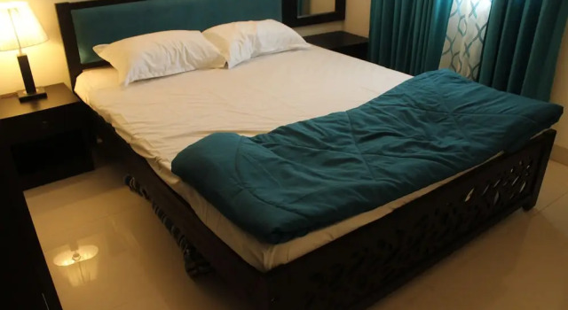 OYO 9364 Home Modern 2 BHK Pool View Candolim, Rezerwuj Apartament Hotele w North Goa z parkingiem, Parking