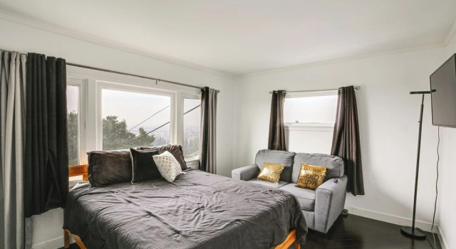 Convenient Whittier Retreat: Furnished Deck, Views, Забронировать Дом для отпуска Коттеджи Уитиер, Коттедж