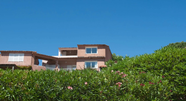 Residence Marina di Santa Giulia, Rezerwuj Hotel Hotele w Korsyka z parkingiem, Parking