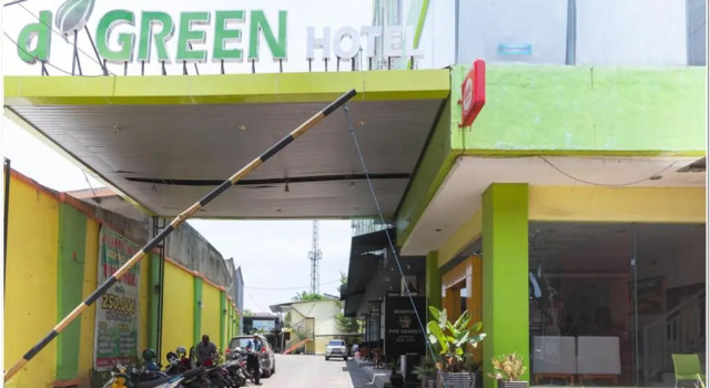 RedDoorz Plus at Hertasning Area Makassar, Book Hotel Hotels in Sulawesi with Parking, Parking