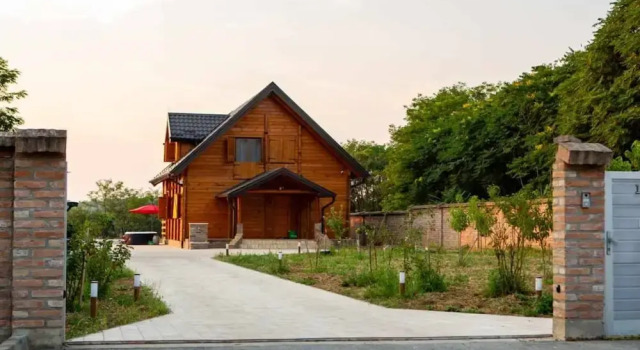 Вилла Wooden House Vučedol