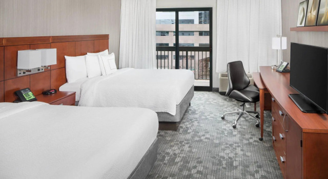 Четырёхместный номер Standard Courtyard By Marriott Jersey City Newport