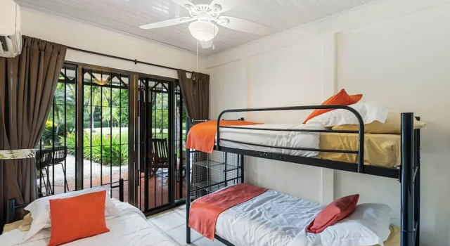 Коттедж 3-BD Home with Pool, Walk to Beach