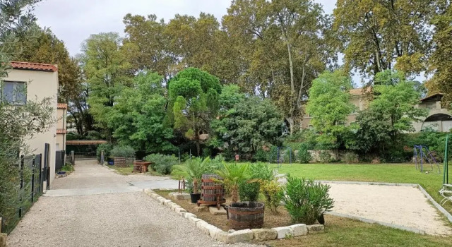 Коттедж с 2 комнатами Maison Calme Avec Jardin Et Parking Prives