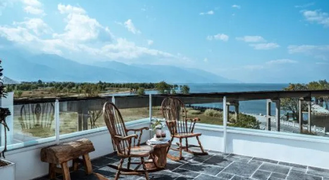 Dali Qishansu Seaview Homestay, Prenota Hotel Dali Yunnan