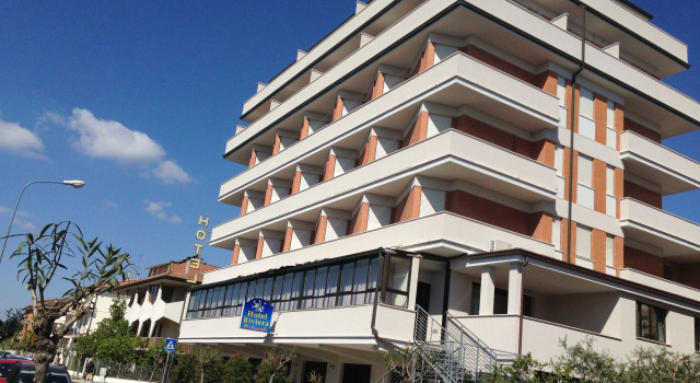 Hotel Riviera, Book Hotel Porto San Giorgio 