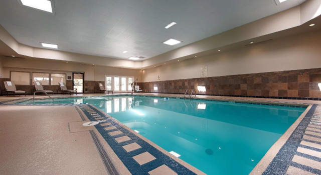Четырёхместный номер Standard Best Western Plus The Charles Hotel