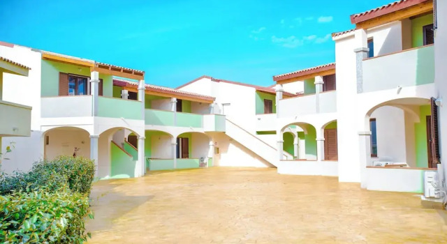 Hotel with swimming pool just 300 mt from the Baia delle Mimose-beach, Prenota Hotel Badesi Costa Paradiso