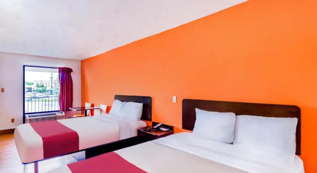 Четырёхместный номер Premium Motel 6 Denham Springs, LA