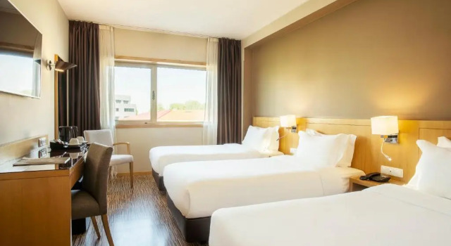 Трёхместный номер Comfort HF Tuela Porto