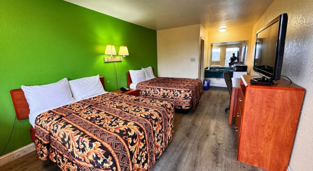 Одноместный номер Economy с 2 комнатами с балконом Cloverleaf Motel Richmond Near Turnpike