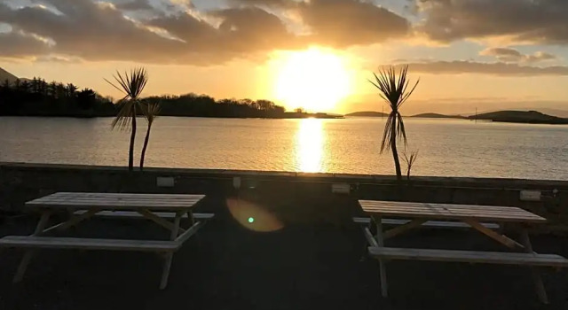 The Quays, Prenota Hotel Westport 